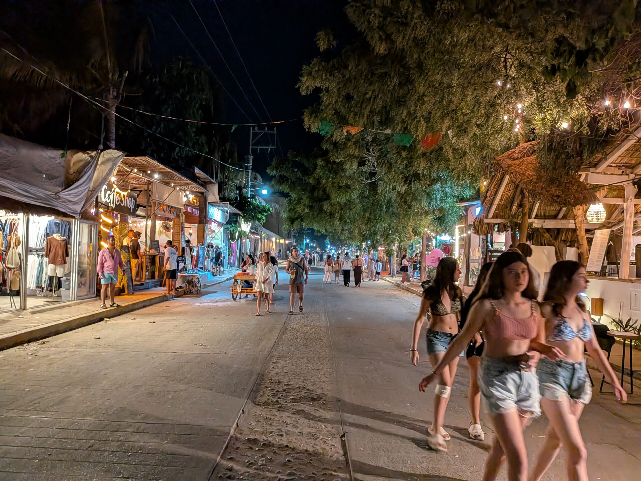 Main Street in La Punta (Calle Alejandro Cárdenas Peralta)